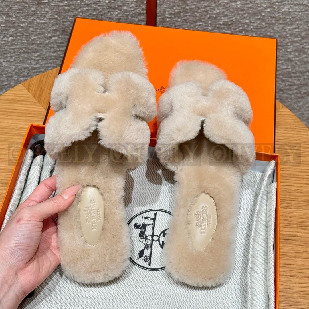 【 ZP버전 】H 오란 숄 시어링 무통 샌들 슬리퍼 베이지 카멜 상품 썸네일