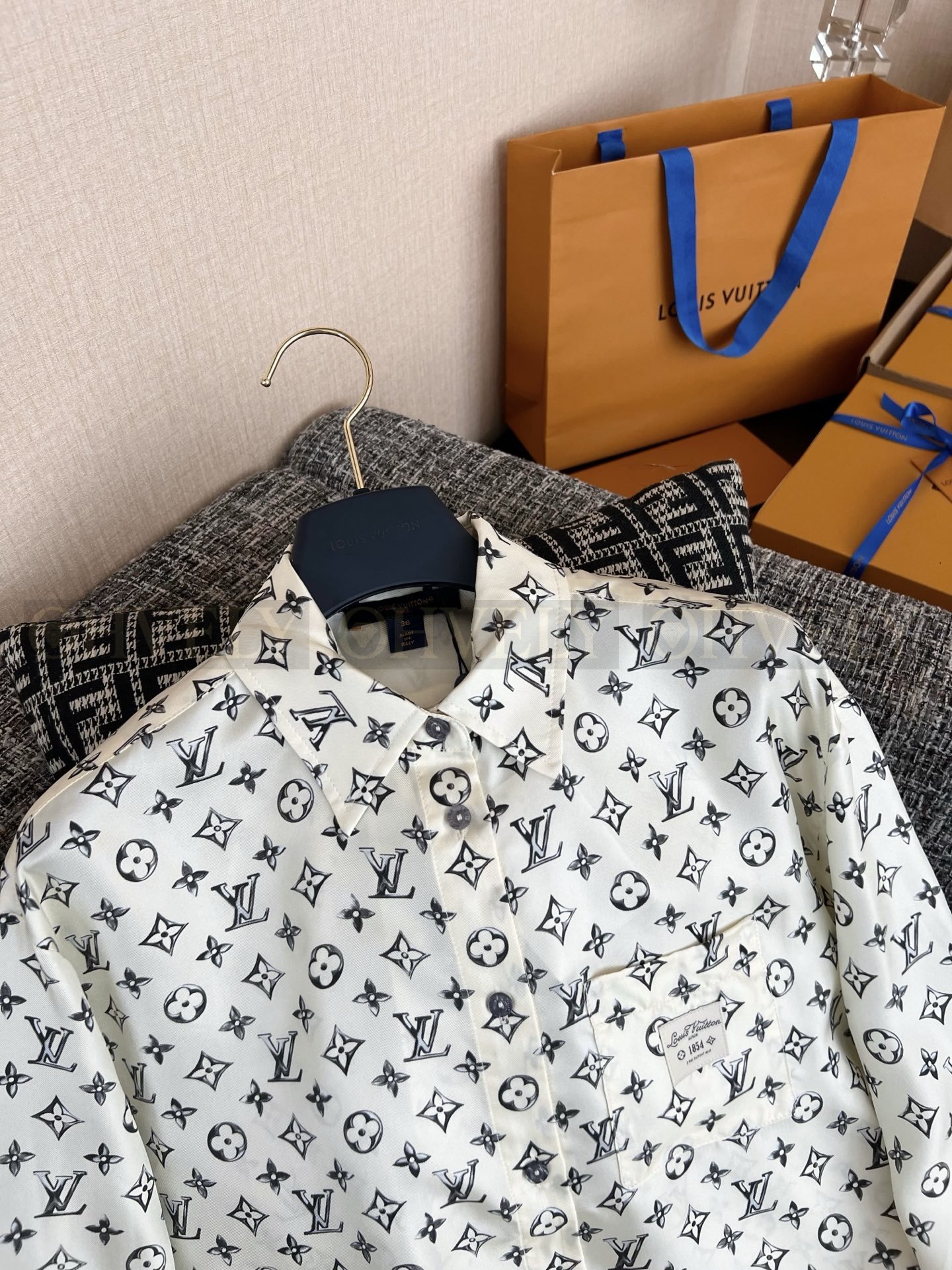 【 ZP버전 】LV 프리폴 신상 모노그램 크롭 실크 셔츠 상품 썸네일