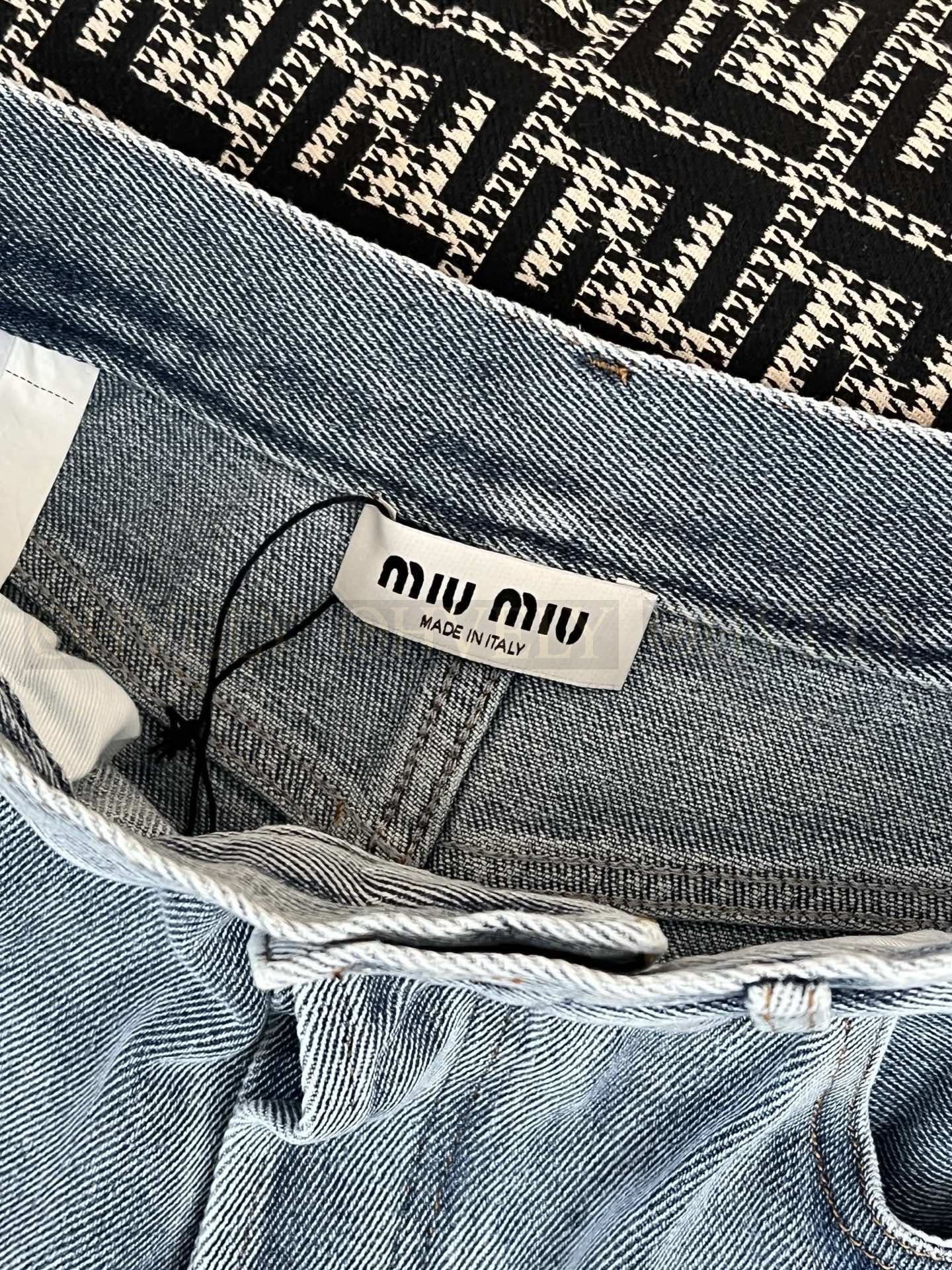 【 ZP버전 】MIU 자수 레터링 데님 청바지 상품 썸네일