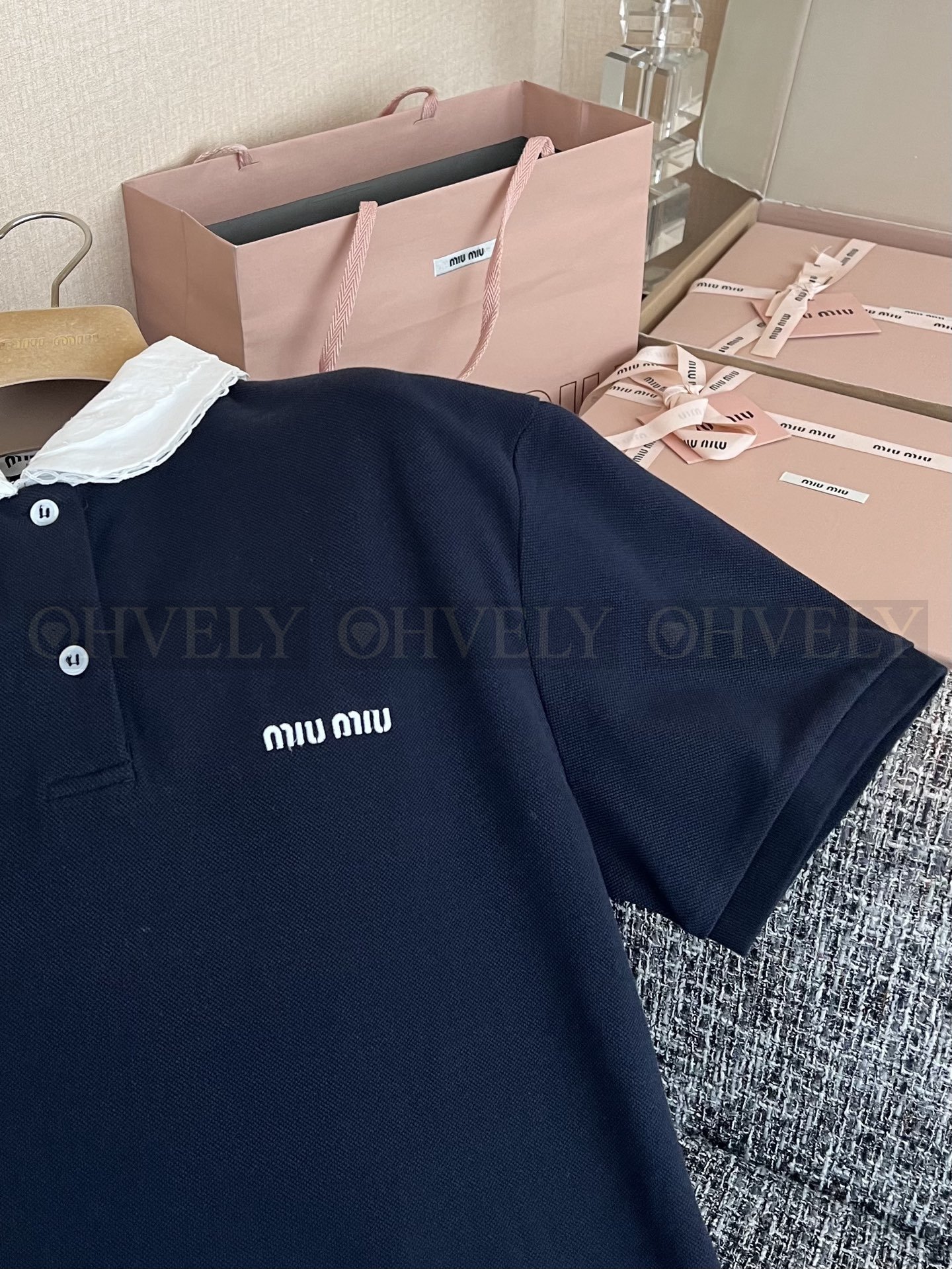 【 ZP버전 】MIU 네이비 칼라 폴로 반팔 티셔츠 상품 썸네일