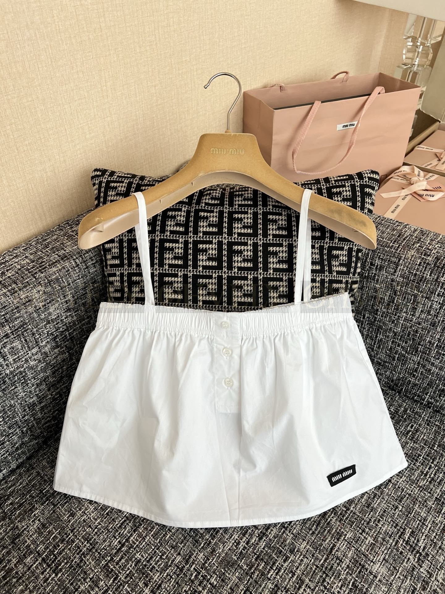 【 ZP버전 】MIU 화이트 크롭 슬리브리스 뷔스티에 탑 상품 썸네일