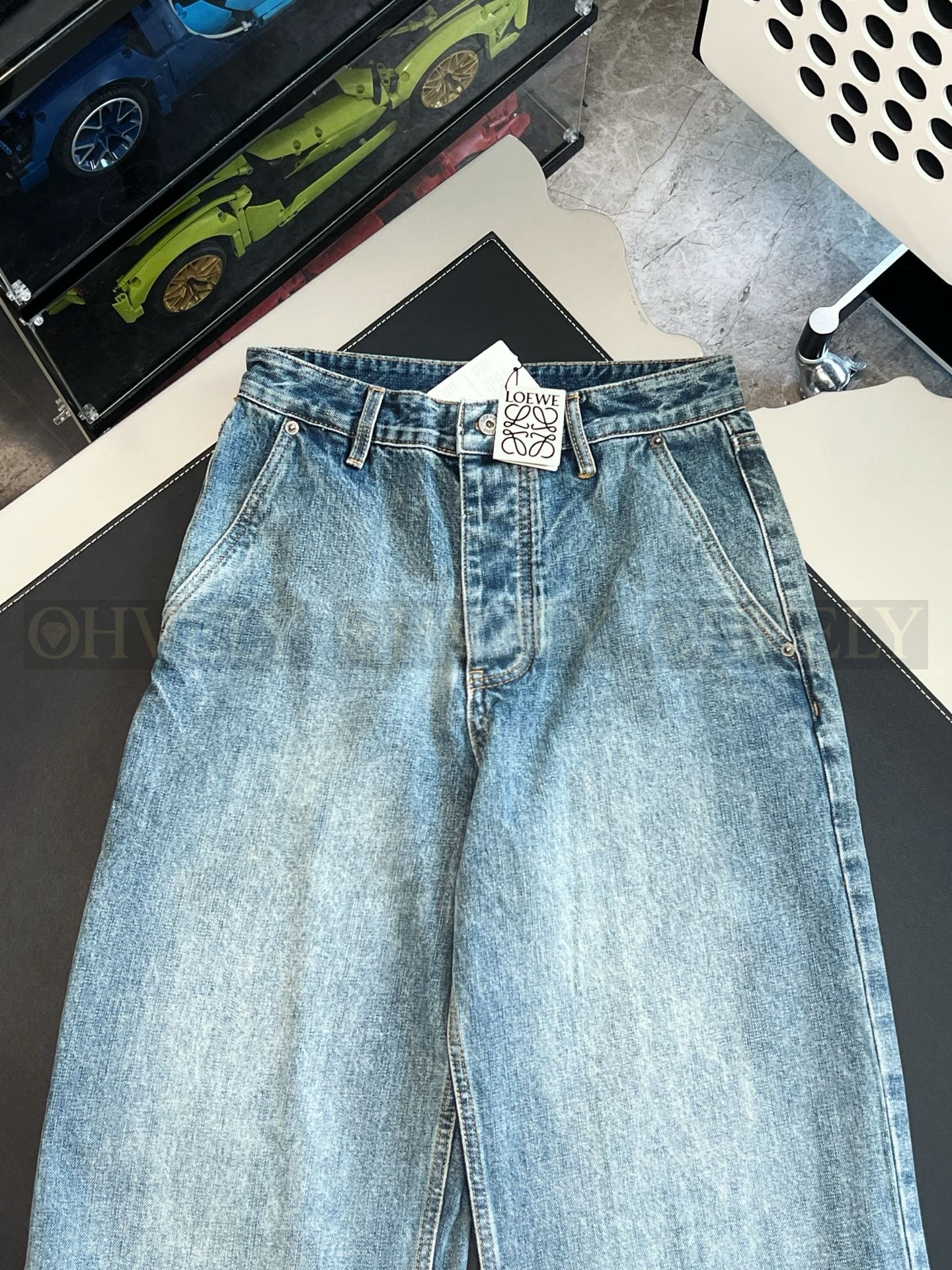 【 ZP버전 】LOW 엠보스 가죽 패치 데님 팬츠 상품 썸네일