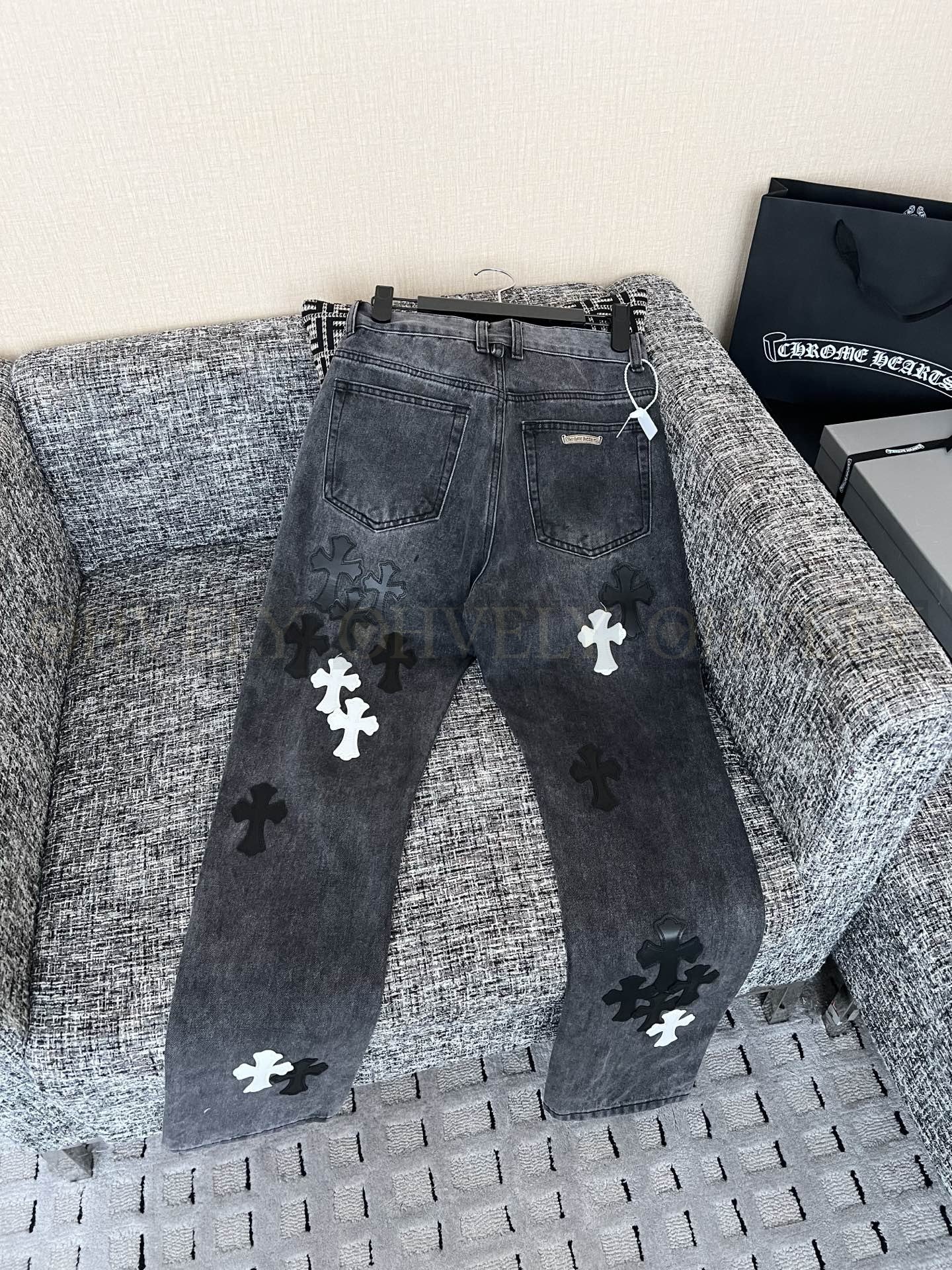 【 ZP버전 】크롬하츠 플레임 크로스 패치 레더 데님 팬츠 상품 썸네일