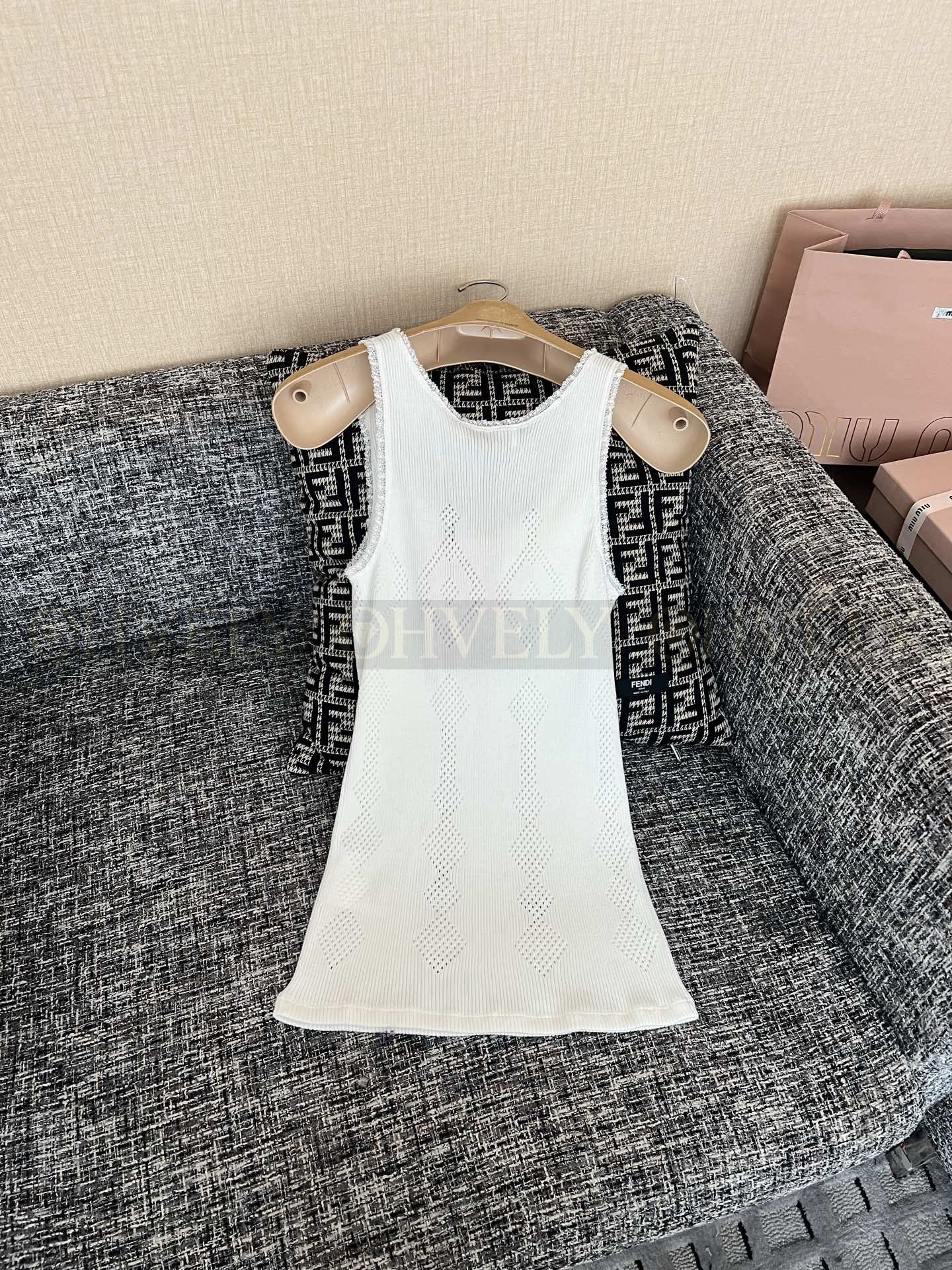【 ZP버전 】MIU 펀칭 다이아 니트 조끼 베스트 탑 상품 썸네일