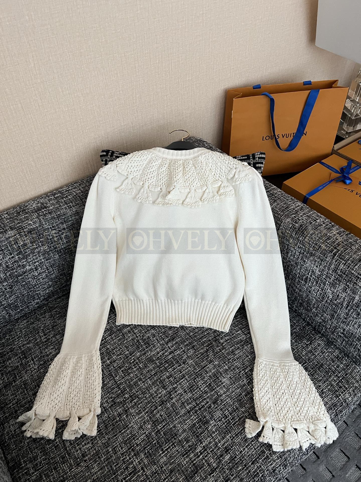 【 ZP버전 】LV 프릴 칼라 나팔소매 가디건 니트 스웨터 상품 썸네일