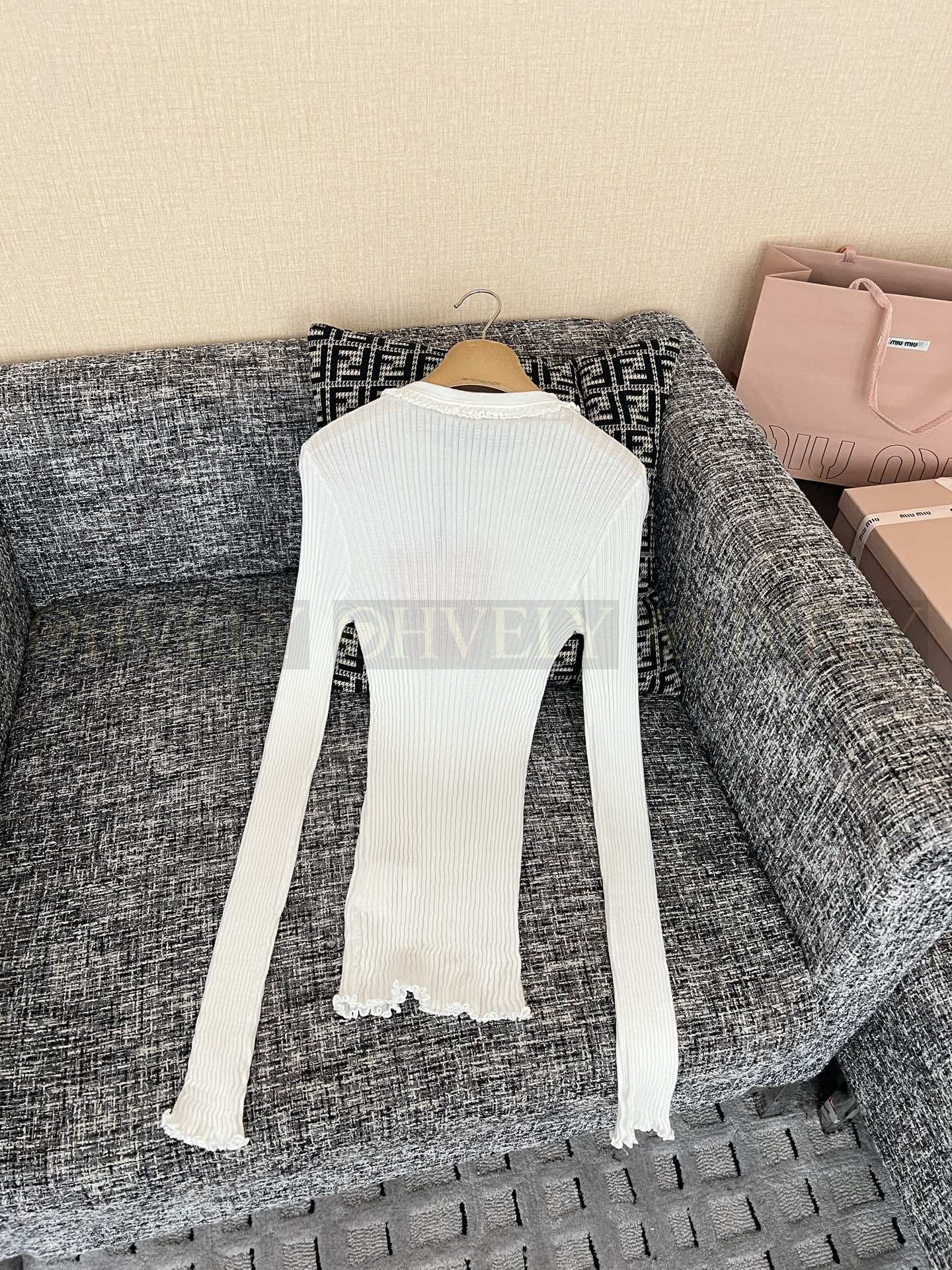 【 ZP버전 】MIU 프릴 라운드넥 골지 니트 긴팔 티셔츠 상품 썸네일