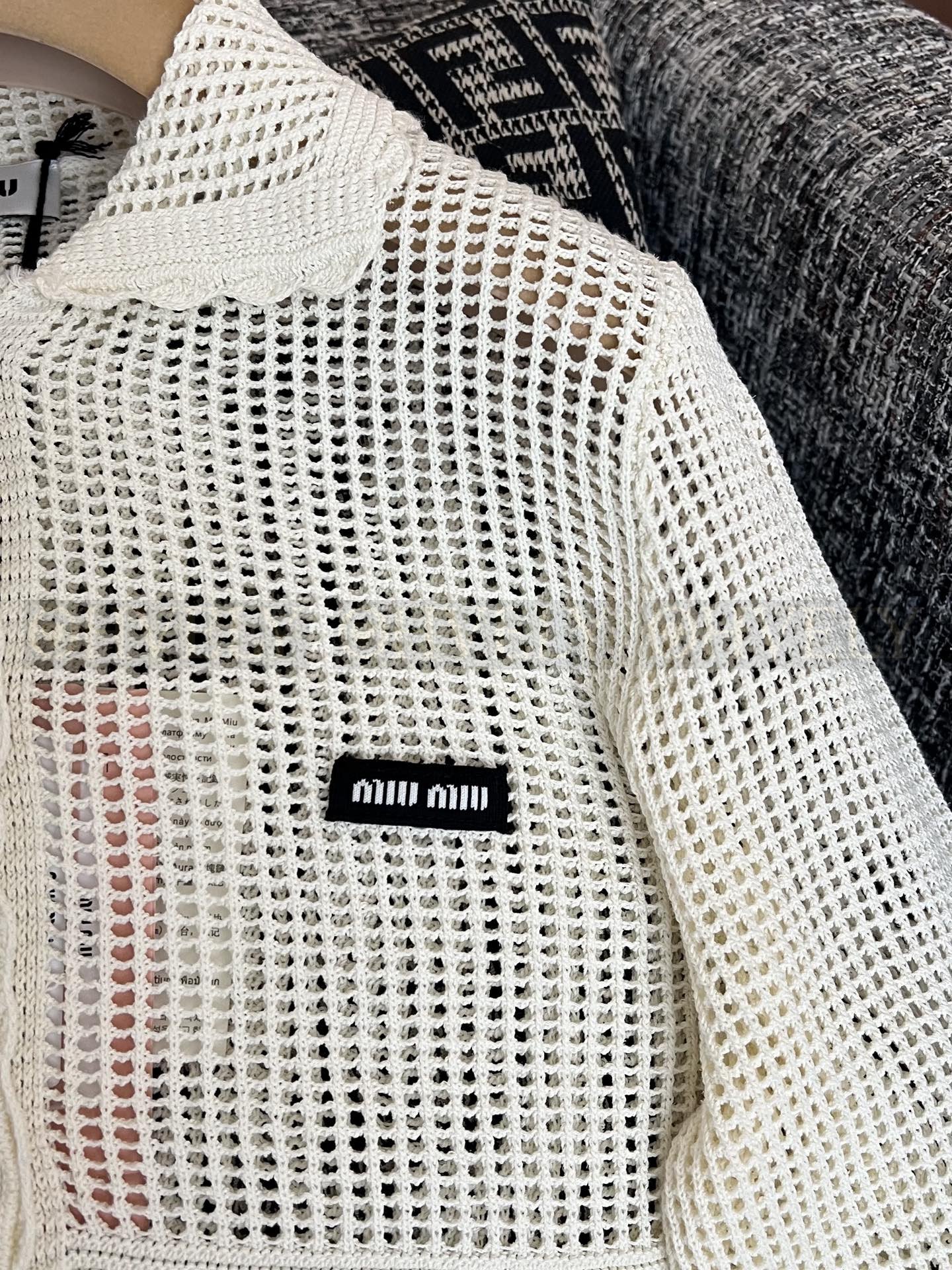 【 ZP버전 】MIU 아이보리 펀칭 니트 가디건 상품 썸네일