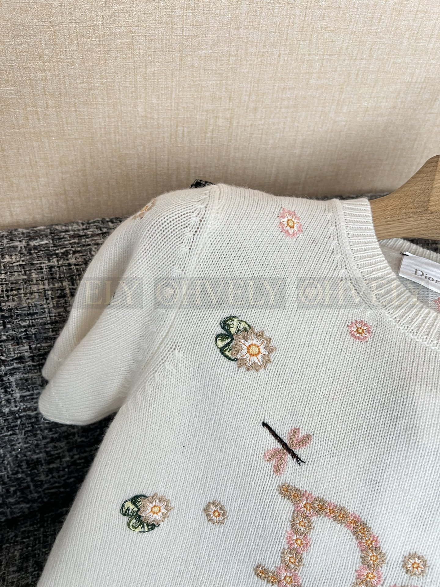 【 ZP버전 】DI 플라워 자수 반팔 니트 상품 썸네일