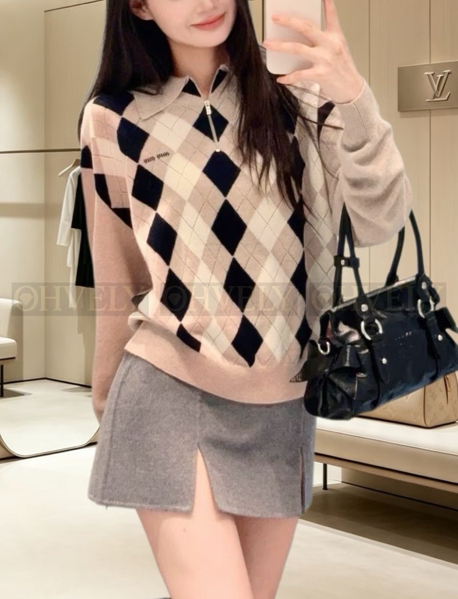 【 ZP버전 】 MIU 빈티지 아가일 하프집업 카라 니트