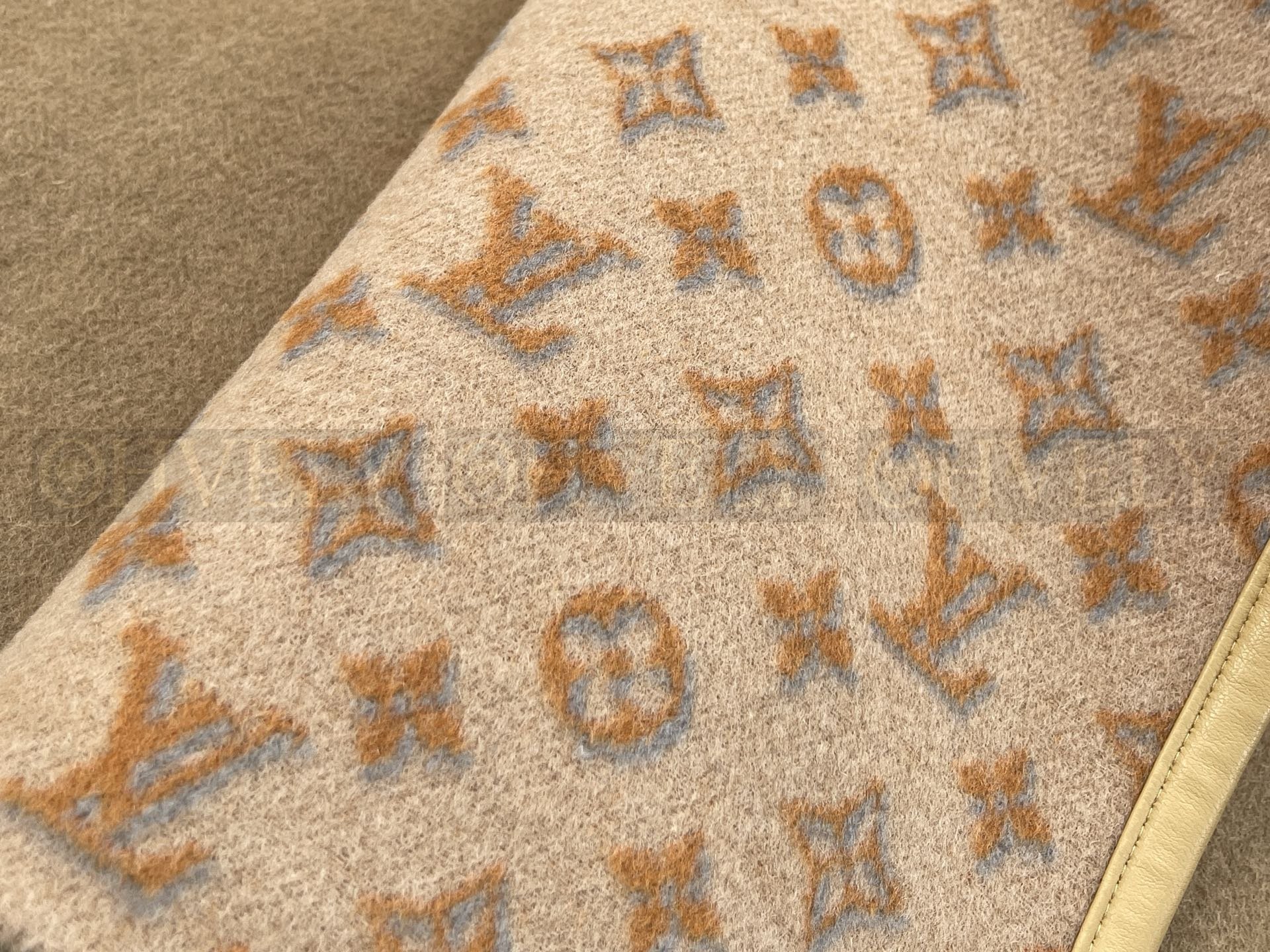【 ZP버전 】LV 모노그램 비대칭 랩 코트 상품 썸네일