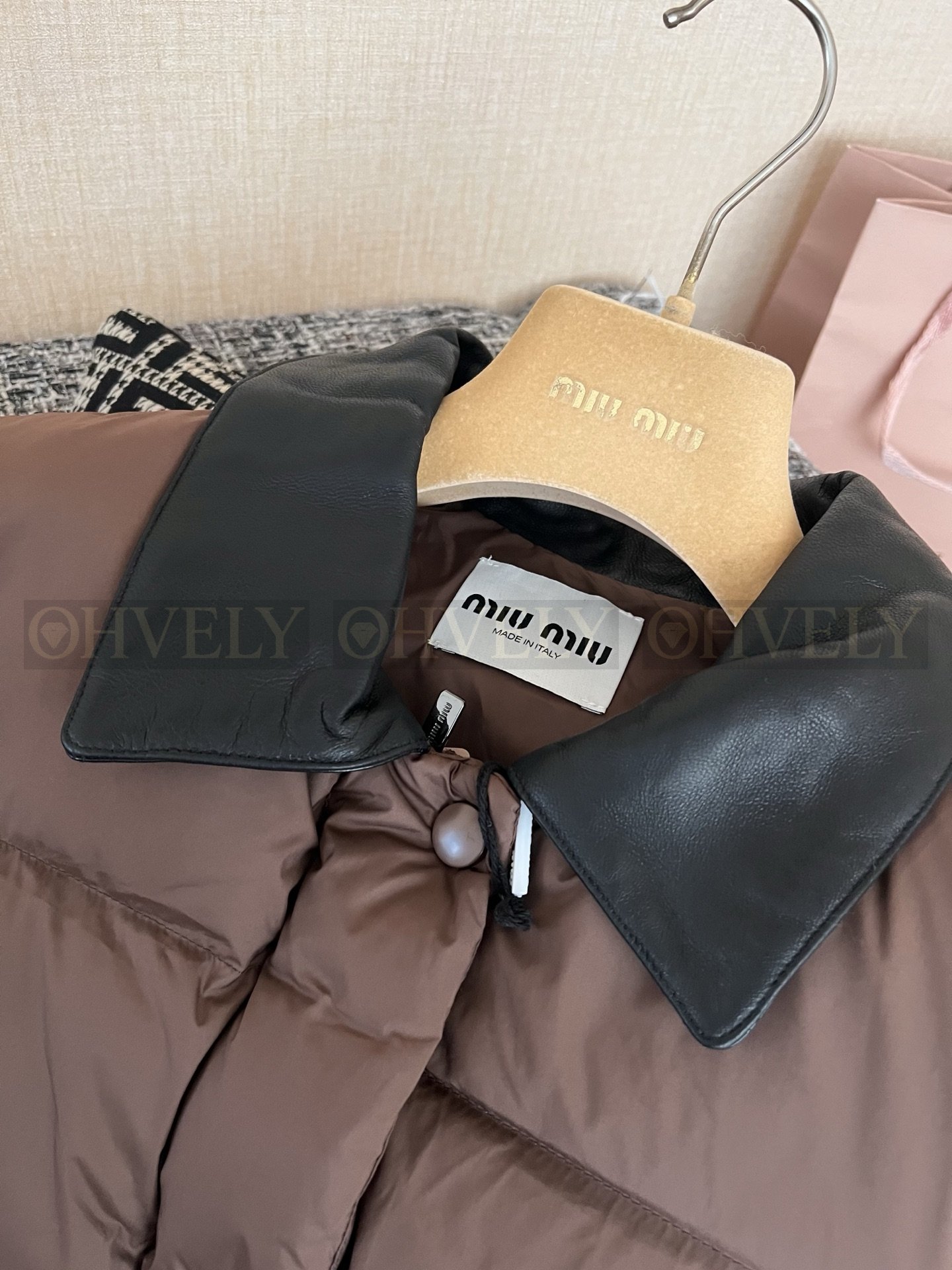 【 ZP버전 】MIU 칼라 가죽 카라 다운 베스트 상품 썸네일