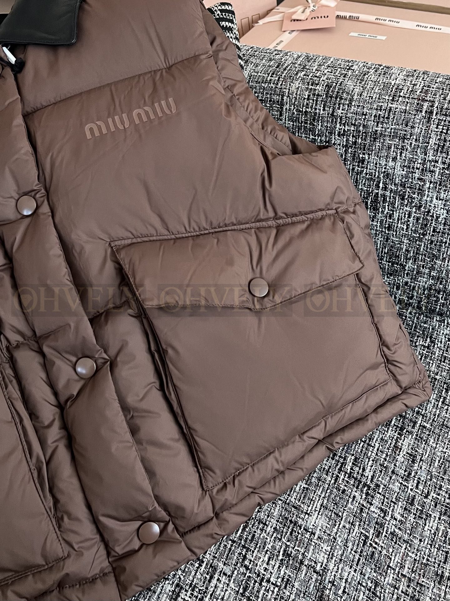 【 ZP버전 】MIU 칼라 가죽 카라 다운 베스트 상품 썸네일