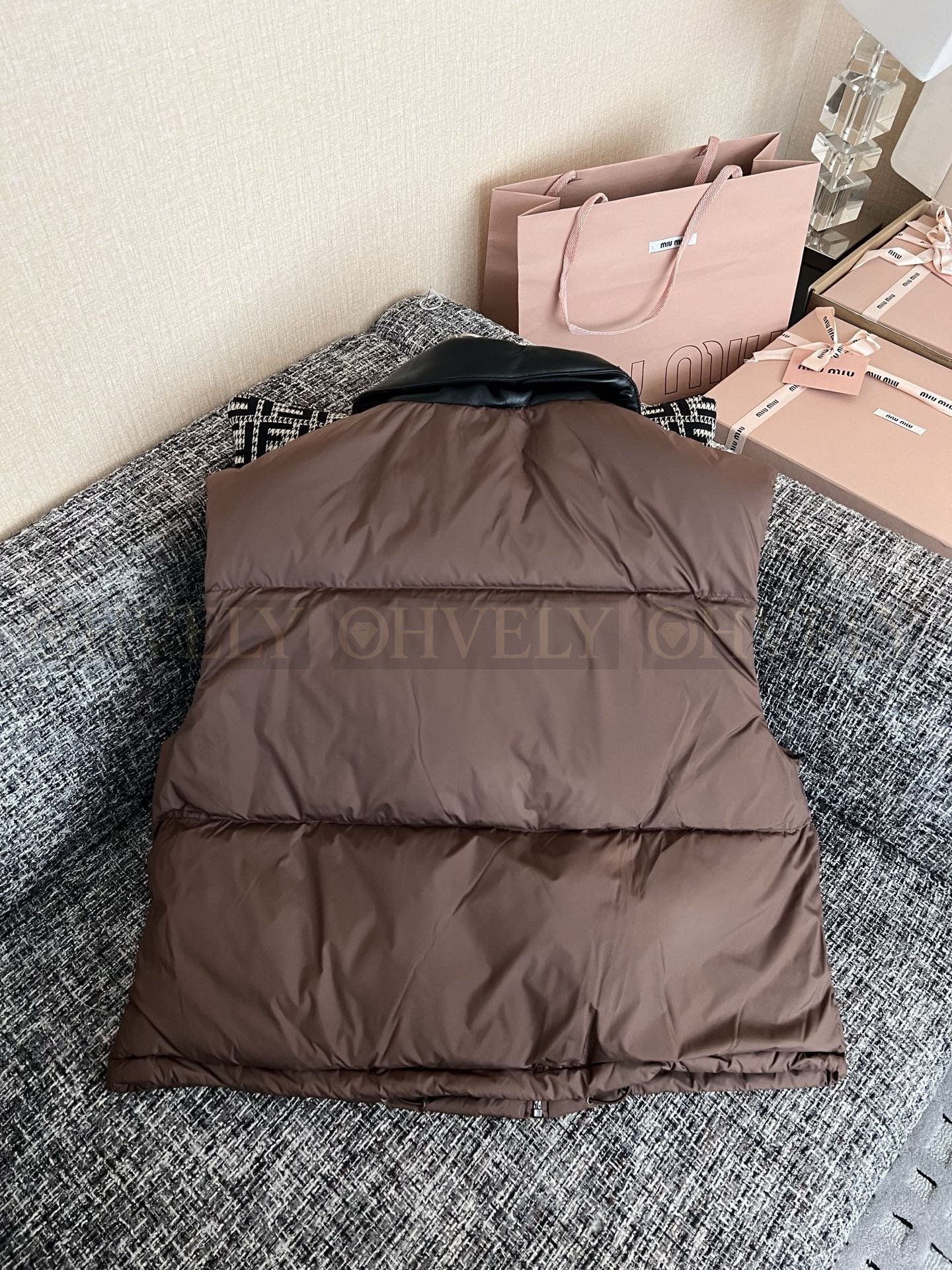 【 ZP버전 】MIU 칼라 가죽 카라 다운 베스트 상품 썸네일
