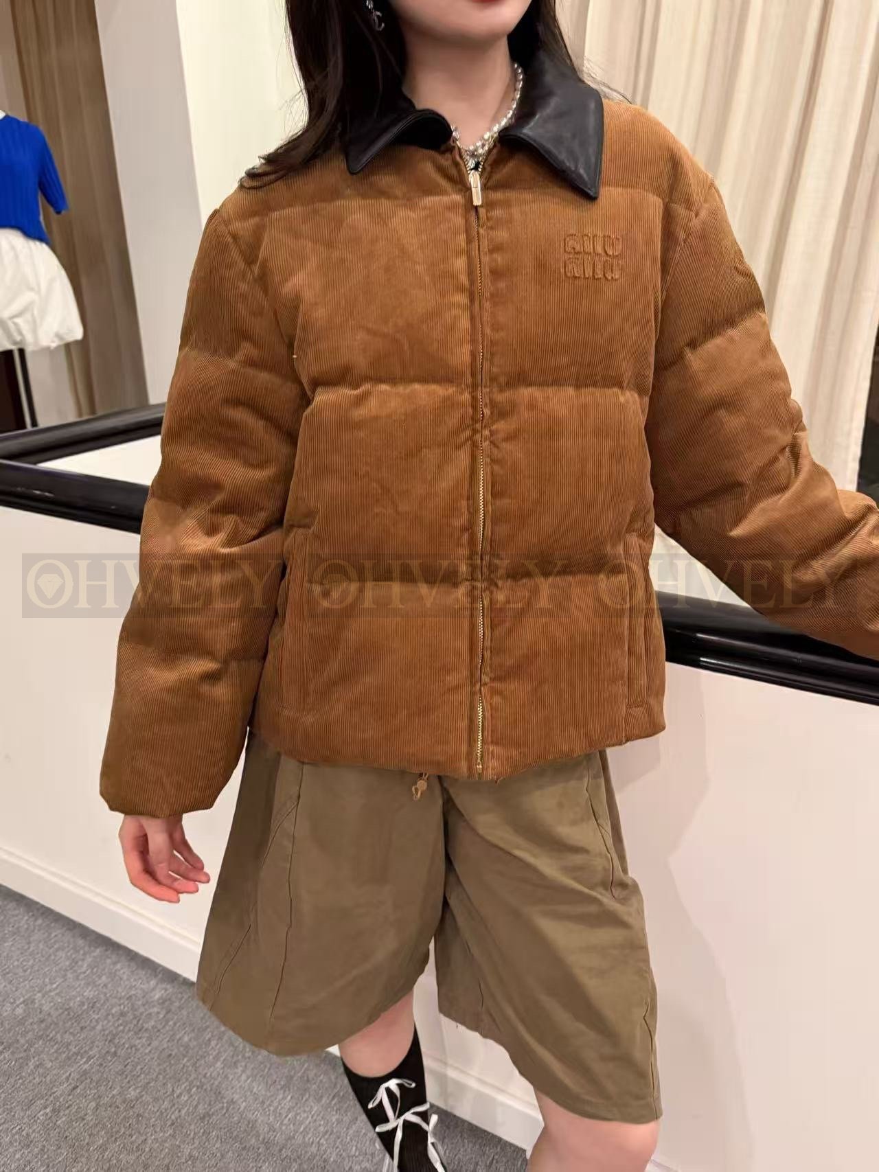 【 ZP버전 】MIU 코듀로이 가죽 카라 다운 점퍼 상품 썸네일
