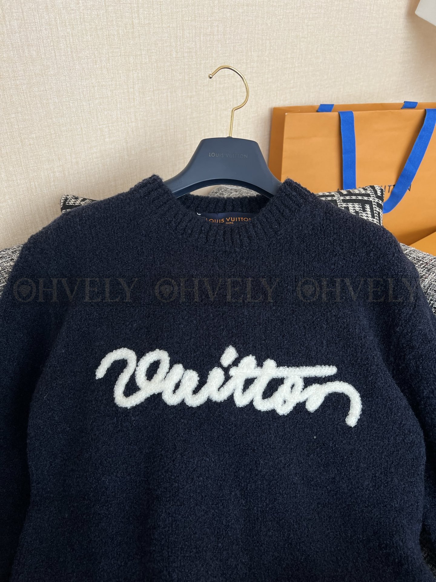 【 ZP버전 】LV 네이비 레터링 자카드 니트 상품 썸네일