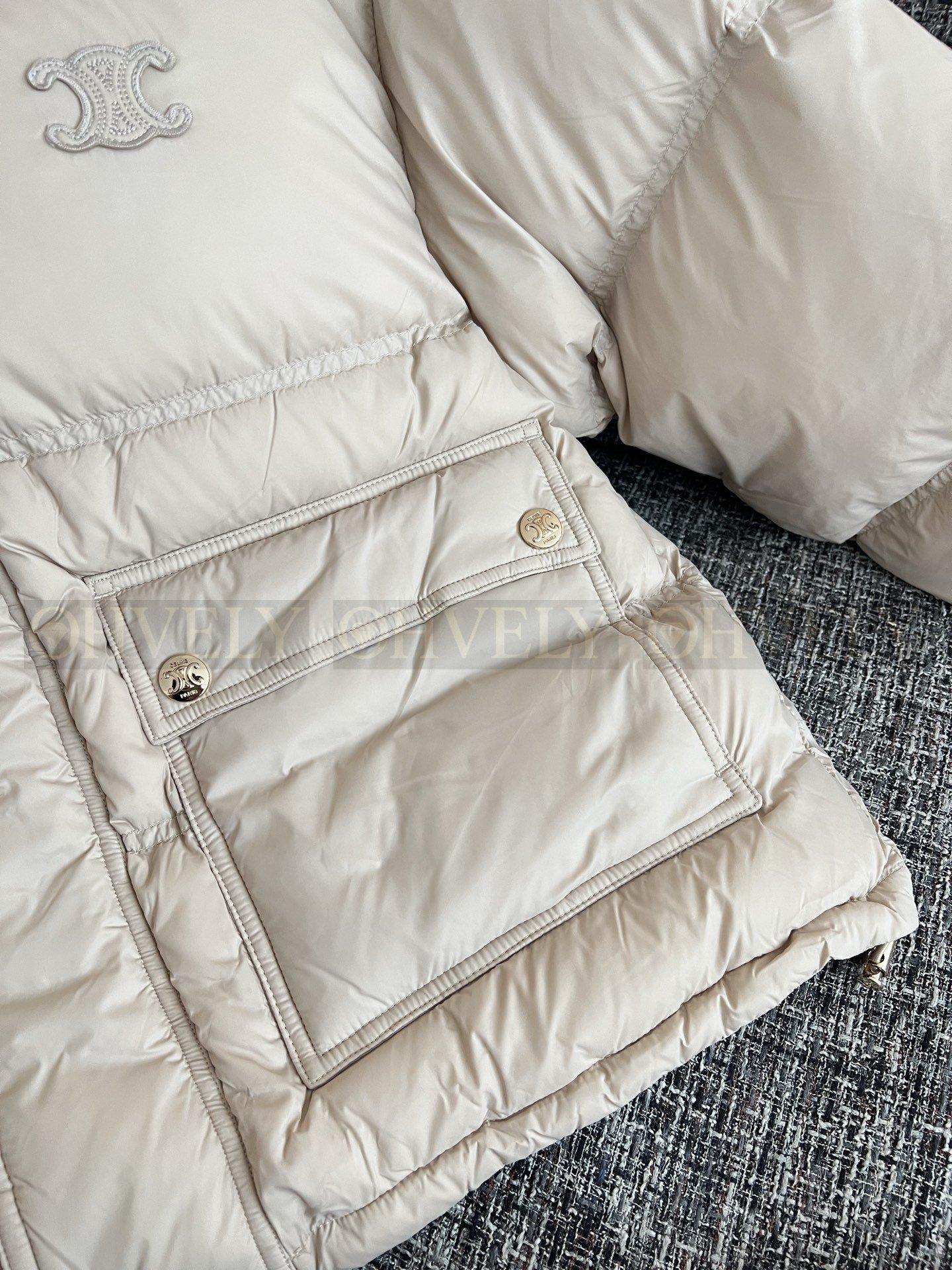 【 ZP버전 】CEL 베이지 하이넥 다운 점퍼 상품 썸네일