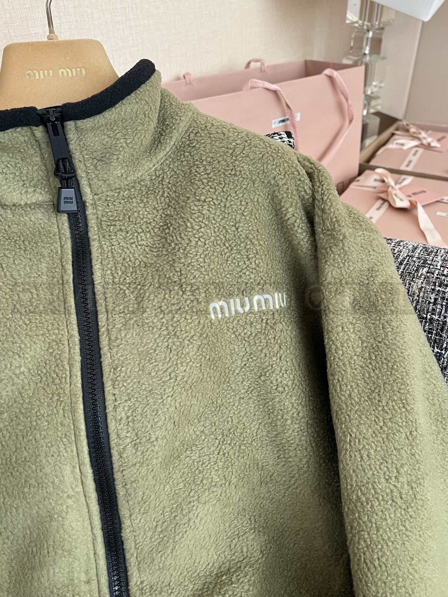 【 ZP버전 】MIU 로고 자수 플리스 집업 자켓 상품 썸네일
