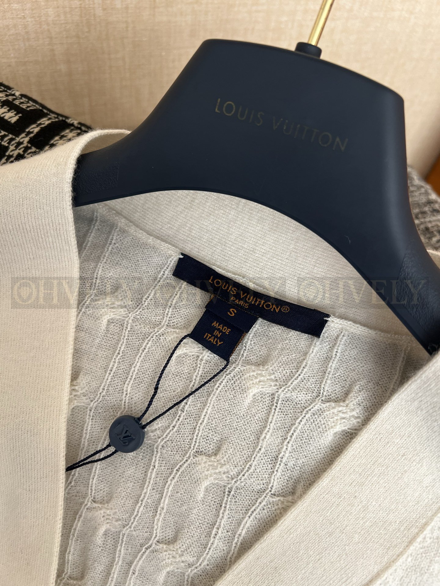 【 ZP버전 】LV 입체 비즈 자수 레터링 니트 스웨터 상품 썸네일