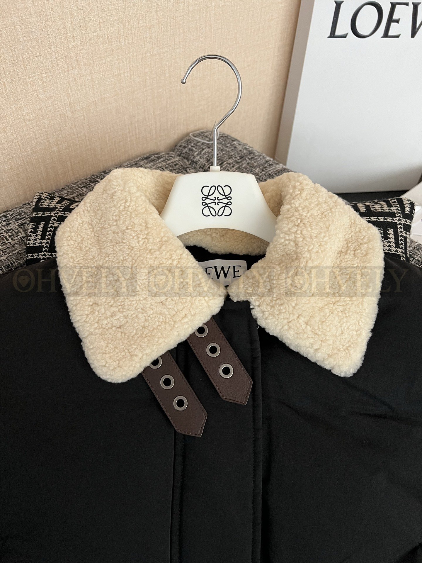 【 ZP버전 】LOW 퍼 카라 패치 블랙 다운 베스트 상품 썸네일