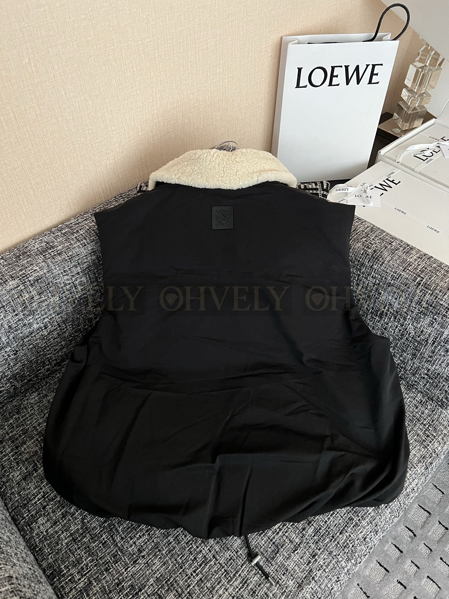 【 ZP버전 】LOW 퍼 카라 패치 블랙 다운 베스트 상품 썸네일