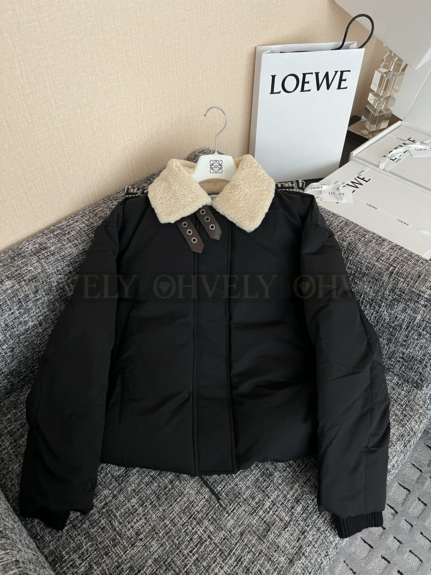 【 ZP버전 】LOW 퍼 카라 패치 블랙 다운 자켓 상품 썸네일